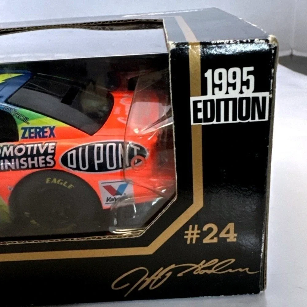 Racing Champions Jeff Gordon 24 DuPont 1:24 Die-Cast Bank 1995 Limited Edition